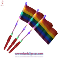 Bandera Arcoiris con luz en Baston 44 x 21cm. Pilas incluidas 