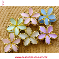 Bolsa con 12 Pinzas Flor Colores Matte con Orilla Dorada 8 cm. QHP-FA73 Bolsa con 12 Pinzas Flor Colores Matte con Orilla Dorada 8 cm. QHP-FA73