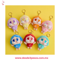 Llavero Peluche de Pop Mart Crybaby 15 x 12 cm en colores pastel Llavero Peluche de Pop Mart Crybaby 15 x 12 cm en colores pastel